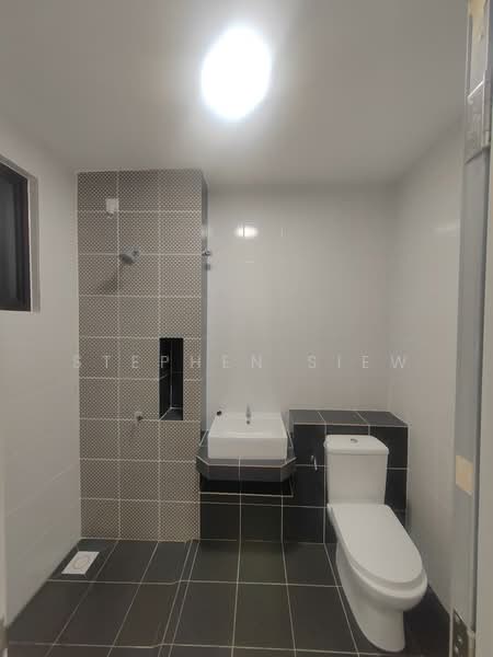 Rumah Teres 2 Tingkat untuk Dijual di Eco Grandeur (Puncak Alam) - Stephen Siew - Bathroom - PropertyGuru.com.my