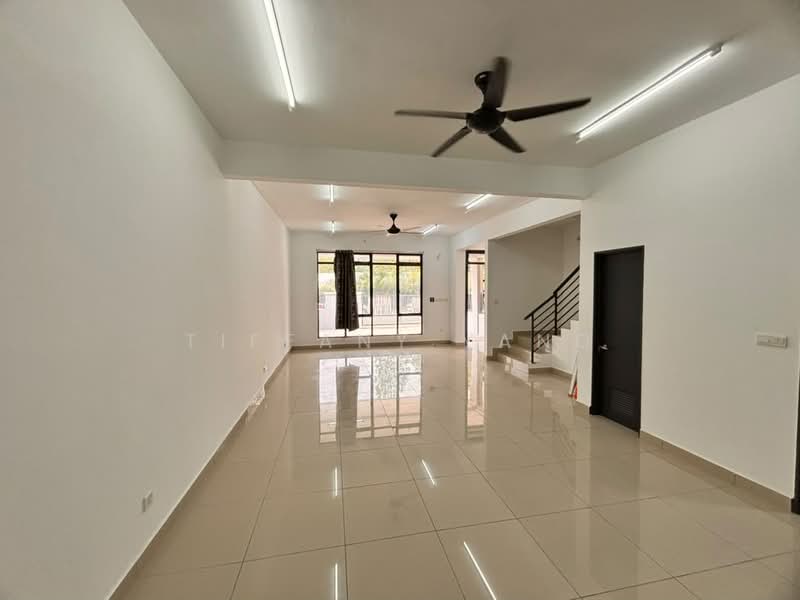 Rumah Teres 2-Tingkat untuk Dijual di Rawang (Selangor) - Tiffany Yang - Ruang Tamu - PropertyGuru.com.my