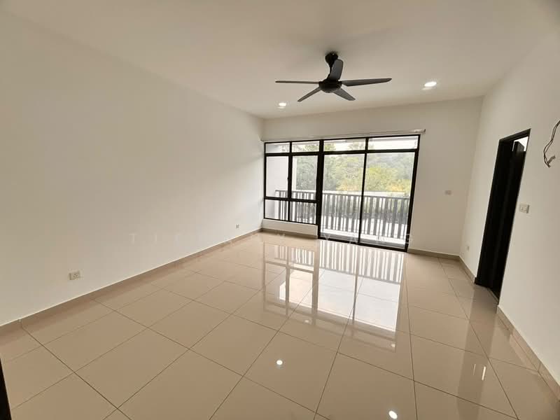 Rumah Teres 2-Tingkat untuk Dijual di Rawang (Selangor) - Tiffany Yang - Master Bedroom With Balcony - PropertyGuru.com.my