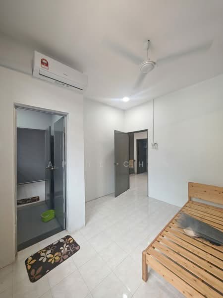 Rumah Teres 2-Tingkat untuk Disewa di Taman Megah Ria (Masai) - April Chin - Bedroom - PropertyGuru.com.my