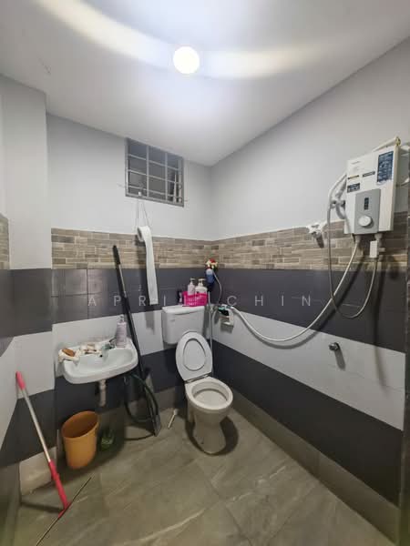 Rumah Teres 2-Tingkat untuk Disewa di Taman Megah Ria (Masai) - April Chin - Bathroom - PropertyGuru.com.my