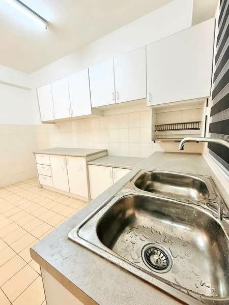 Pangsapuri untuk Dijual di Sri Lavender Apartment - Hawa Ibrahim - Kitchen - PropertyGuru.com.my