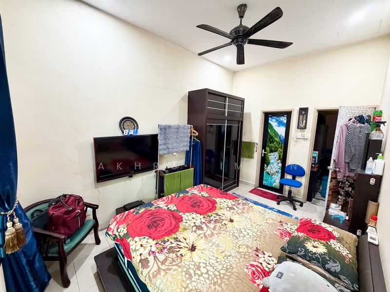 Rumah Teres 1 Tingkat untuk Dijual di Taman Bestari Indah (Ulu Tiram) - Fakhrul Imlan - Bedroom - PropertyGuru.com.my