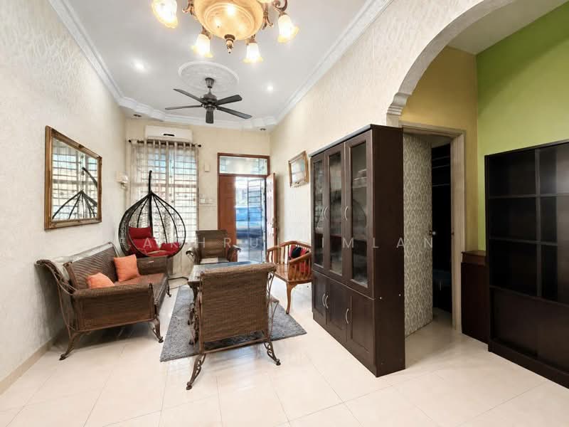 Rumah Teres 1 Tingkat untuk Dijual di Taman Bestari Indah (Ulu Tiram) - Fakhrul Imlan - Living Room - PropertyGuru.com.my