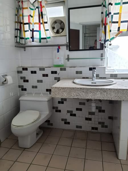 Semi-Detached House for Sale in Ampang Jaya (Ampang) - Hisyam Noordin - Bathroom - PropertyGuru.com.my