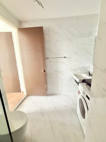 Service Residence for Sale at Met 1 Residences - Azli Ibrahim - Bathroom - PropertyGuru.com.my