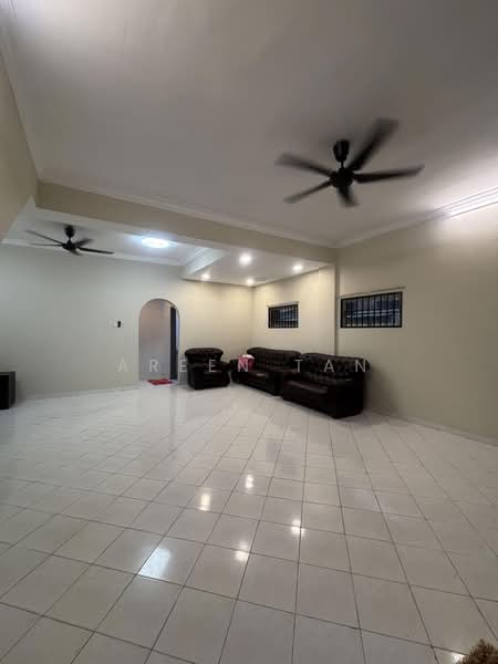 Rumah Teres 2 Tingkat untuk Disewa di Taman Gembira (Klang) - Areen Tan - Living Room - PropertyGuru.com.my