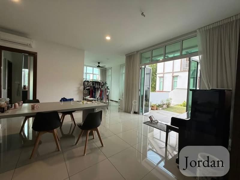 Rumah Berkembar untuk Dijual di Setia Eco Park (Setia Alam) - Jennie Chew - Living Room - PropertyGuru.com.my