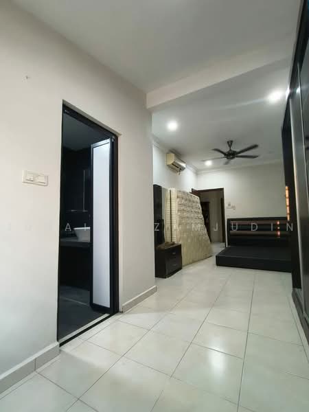 Rumah Teres 2 Tingkat untuk Disewa di Seksyen 8 (Shah Alam) - Junaida Zamjudin - Corridor - PropertyGuru.com.my
