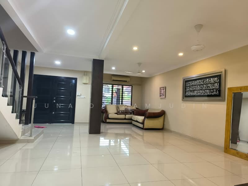 Rumah Teres 2 Tingkat untuk Disewa di Seksyen 8 (Shah Alam) - Junaida Zamjudin - Living Room - PropertyGuru.com.my