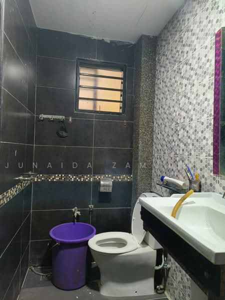 Rumah Teres 2 Tingkat untuk Disewa di Seksyen 8 (Shah Alam) - Junaida Zamjudin - Bathroom - PropertyGuru.com.my