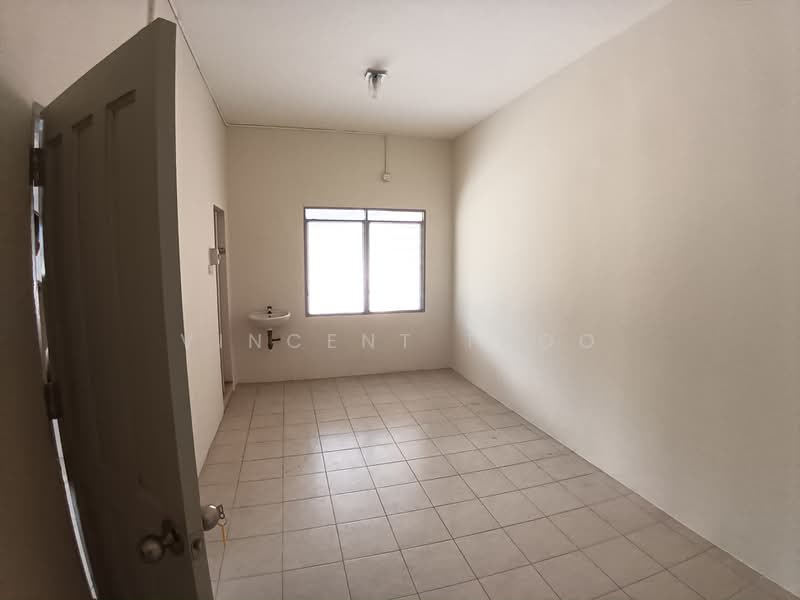 Semi-Detached House for Sale in Ipoh (Perak) - Vincent Thoo - Downstair room - PropertyGuru.com.my