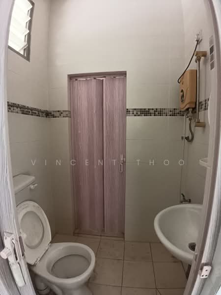 Semi-Detached House for Sale in Ipoh (Perak) - Vincent Thoo - Downstair bathroom - PropertyGuru.com.my