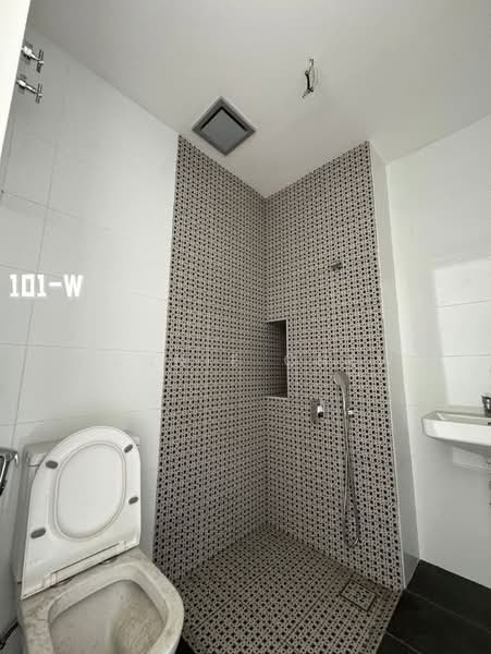 Semi-Detached House for Sale in Setia Alam (Selangor) - Jennie Chew - Bathroom - PropertyGuru.com.my