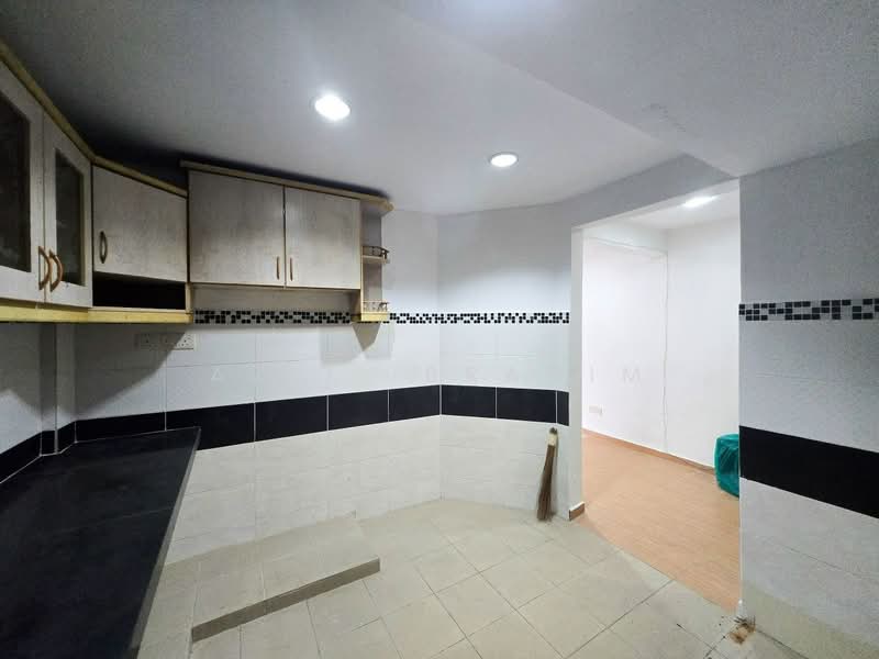 Pangsapuri untuk Dijual di Regal Regina Court - Azli Ibrahim - Kitchen - PropertyGuru.com.my