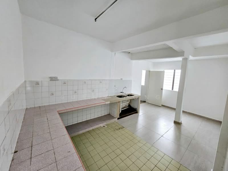 Terraced House for Sale in Bandar Kinrara Seksyen 5 (Bandar Kinrara) - SUNNY YONG - Kitchen - PropertyGuru.com.my