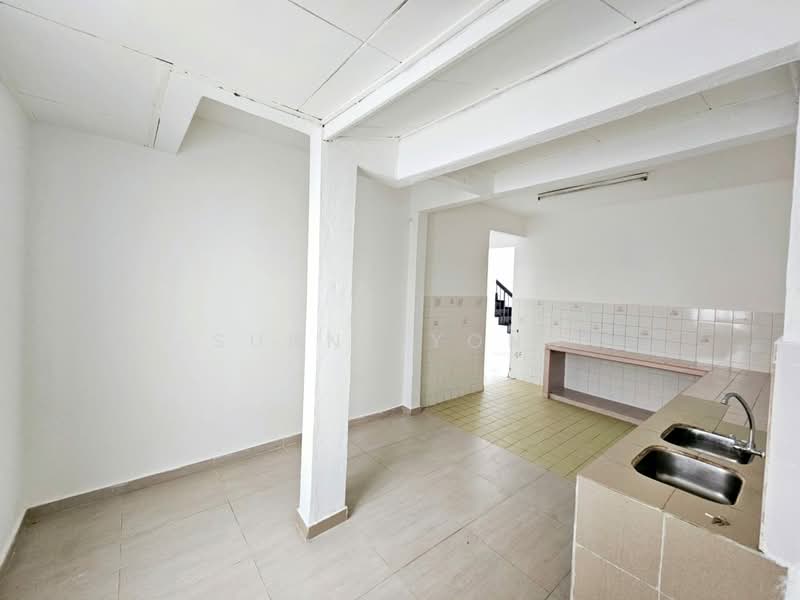 Terraced House for Sale in Bandar Kinrara Seksyen 5 (Bandar Kinrara) - SUNNY YONG - Kitchen - PropertyGuru.com.my