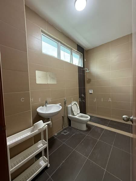 Rumah Berkembar untuk Disewa di Taman Mount Austin (Tebrau) - Chew Jia Jia - Bathroom - PropertyGuru.com.my