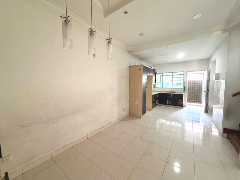 Rumah Teres 1.5-Tingkat untuk Dijual di Taman Gaya (Ulu Tiram) - Christina Ang - Kitchen - PropertyGuru.com.my
