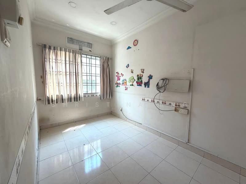 Rumah Teres 1.5-Tingkat untuk Dijual di Taman Gaya (Ulu Tiram) - Christina Ang - Bedroom - PropertyGuru.com.my