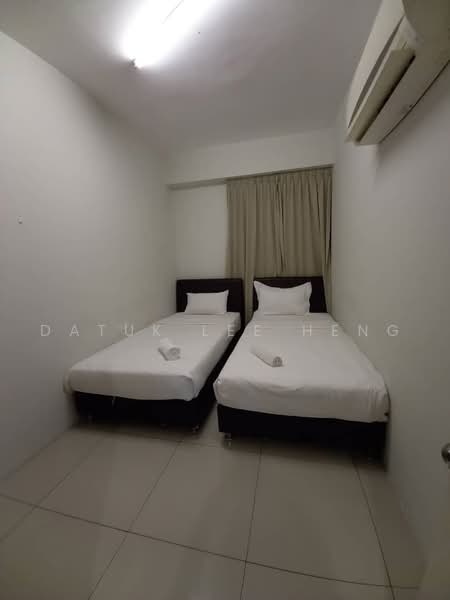 Kondominium untuk Dijual di Kinta Riverfront Hotel & Suites - Datuk Lee Heng - Bedroom - PropertyGuru.com.my