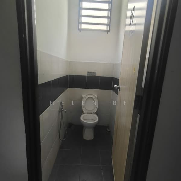 Kedai untuk Disewa di Batu Berendam (Melaka) - Helen BF - Bathroom - PropertyGuru.com.my