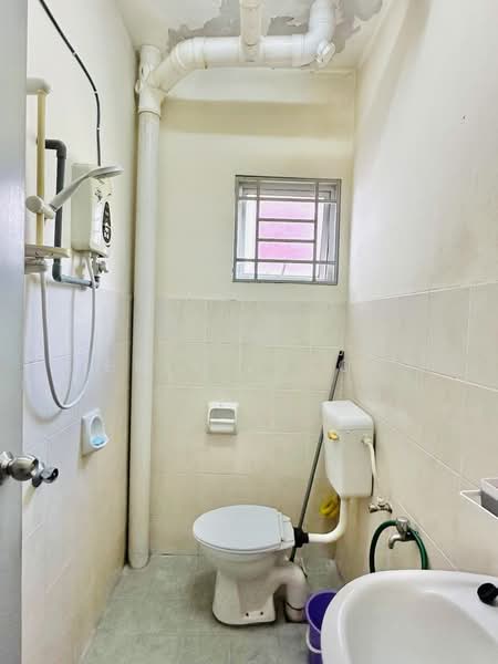 Pangsapuri untuk Disewa di Danau Seri - Erin Yusof - Bathroom - PropertyGuru.com.my