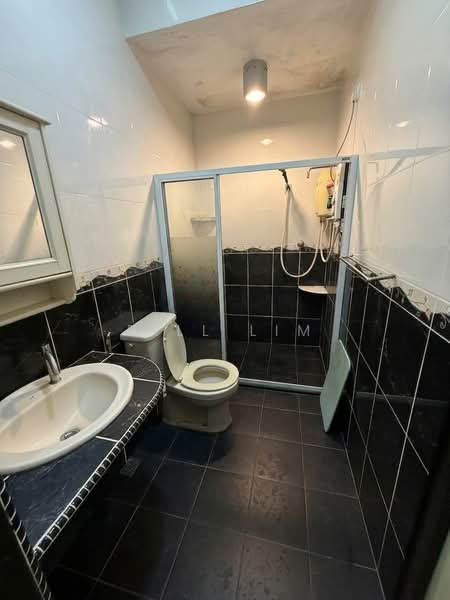 2-storey Terraced House for Sale in Sungai Buloh (Selangor) - Bill Lim - Bathroom - PropertyGuru.com.my