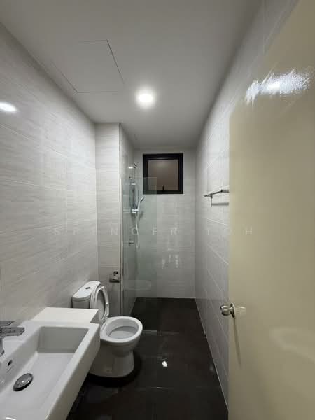 Kondominium untuk Disewa di Brezza Hill - Spencer Toh - Bathroom - PropertyGuru.com.my