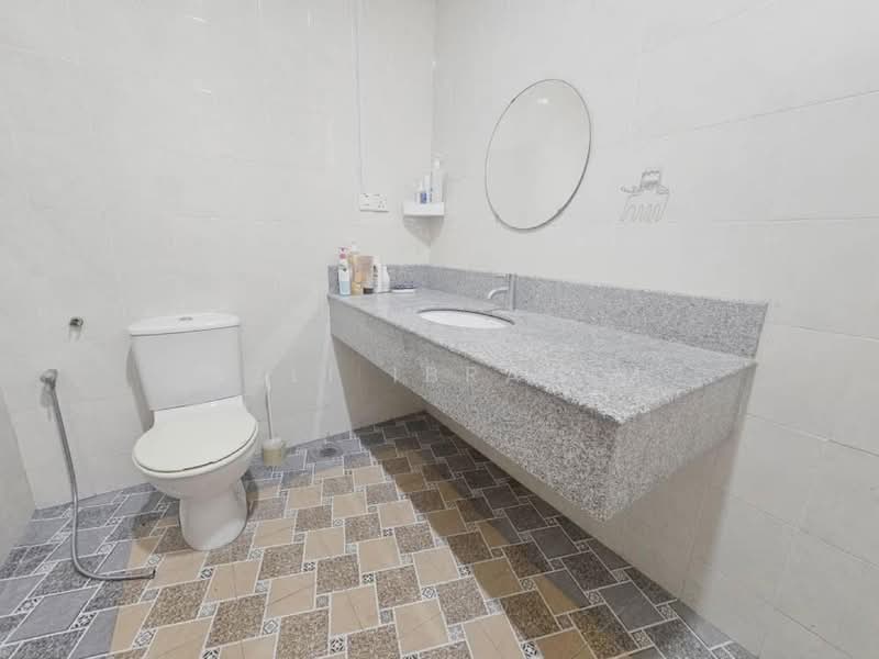 2-storey Terraced House for Sale in Presint 14 (Putrajaya) - Azli Ibrahim - Bathroom - PropertyGuru.com.my