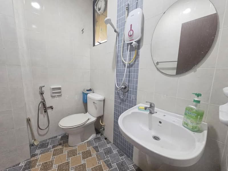 2-storey Terraced House for Sale in Presint 14 (Putrajaya) - Azli Ibrahim - Bathroom - PropertyGuru.com.my