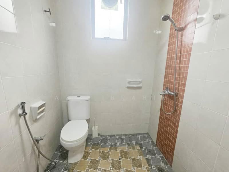 2-storey Terraced House for Sale in Presint 14 (Putrajaya) - Azli Ibrahim - Bathroom - PropertyGuru.com.my