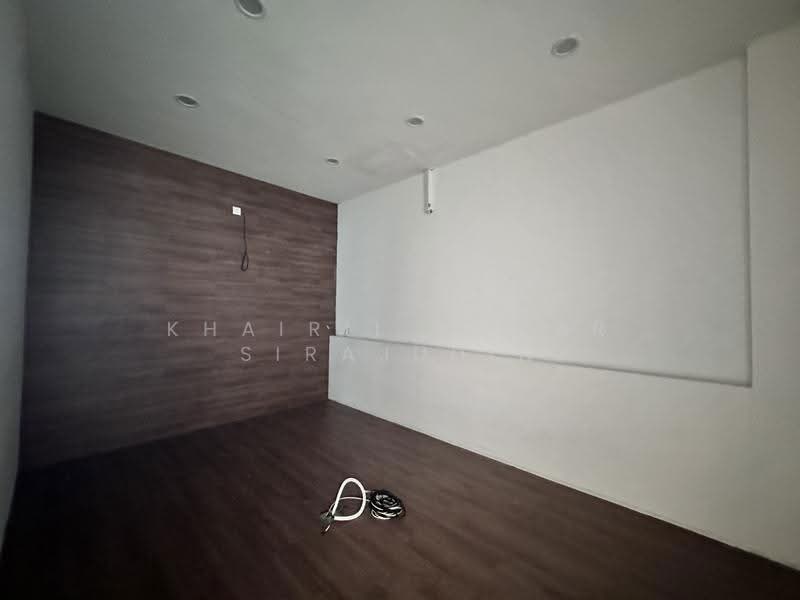 Shop / Office for Rent in Seksyen 7 (Shah Alam) - Khairil Anwar Sirajudin - Interior - PropertyGuru.com.my