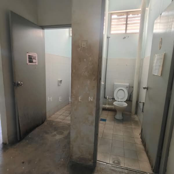 Shop for Rent in Batu Berendam (Melaka) - Helen BF - Bathroom - PropertyGuru.com.my