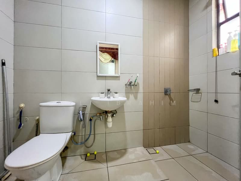 Semi-Detached House for Sale in Taman Villa Perdana (Kajang) - Azli Ibrahim - Bathroom - PropertyGuru.com.my