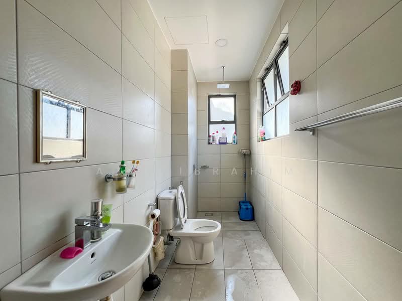 Semi-Detached House for Sale in Taman Villa Perdana (Kajang) - Azli Ibrahim - Bathroom - PropertyGuru.com.my