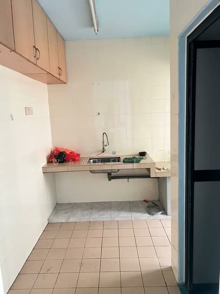 Flat for Sale at Pangsapuri Meranti - Wayne Lai - Kitchen - PropertyGuru.com.my