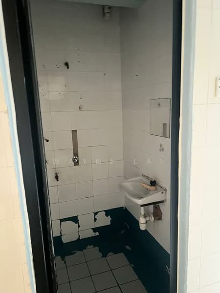 Flat for Sale at Pangsapuri Meranti - Wayne Lai - Bathroom - PropertyGuru.com.my