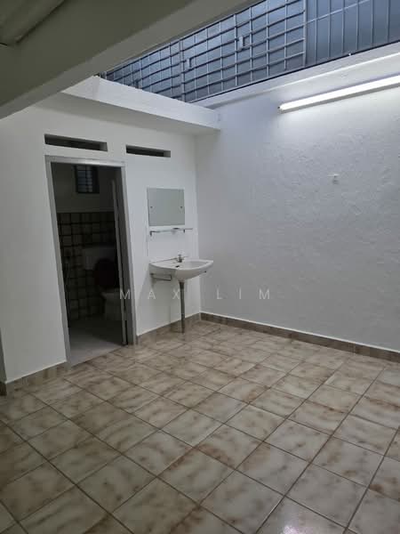 Semi-Detached House for Rent in Tanjung Bungah (Penang) - Max Lim - Bathroom - PropertyGuru.com.my