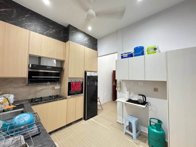 Rumah Teres 3 Tingkat untuk Dijual di Taman Bukit Utama (Ulu Kelang) - Azli Ibrahim - Kitchen - PropertyGuru.com.my