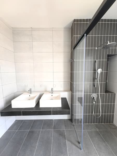 Semi-Detached House for Rent in Puchong (Selangor) - Mak Oliver - Bathroom - PropertyGuru.com.my