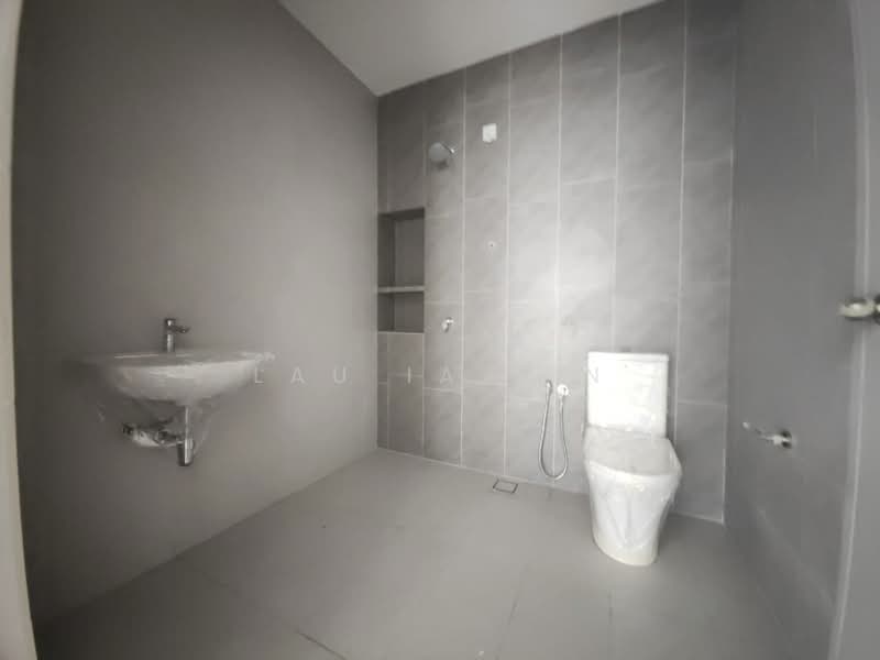 Rumah Teres 2 Tingkat untuk Disewa di Rawang (Selangor) - Lau Ia Ein - Bathroom - PropertyGuru.com.my