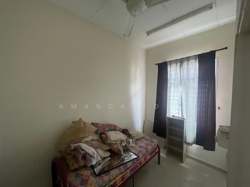 Rumah Teres 1-Tingkat untuk Dijual di Taman Lagenda Putra (Kulai) - Amanda Voon - Bedroom - PropertyGuru.com.my