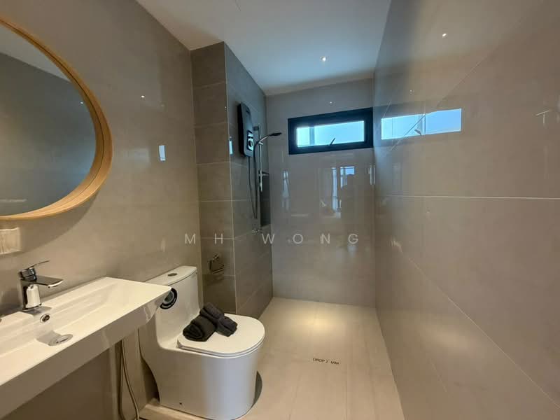 Kediaman Servis untuk Dijual di M Aurora - MH Wong - Bathroom - PropertyGuru.com.my