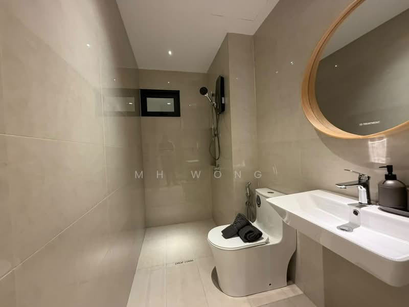Kediaman Servis untuk Dijual di M Aurora - MH Wong - Bathroom - PropertyGuru.com.my