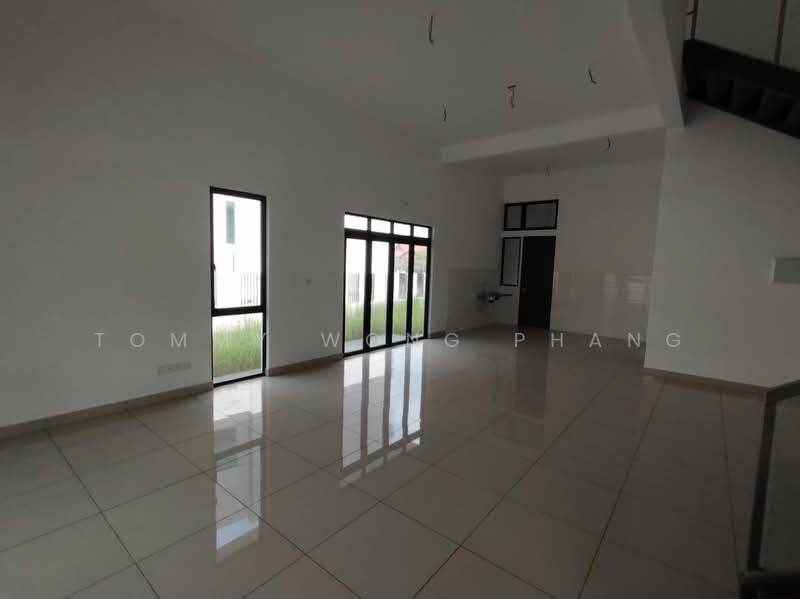 Rumah Teres 2-Tingkat untuk Dijual di Seksyen 5, Bandar Kinrara (Puchong) - Tommy Wong Phang - Living Room - PropertyGuru.com.my