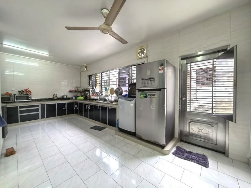 2-storey Terraced House for Sale in Taman Skudai Baru (Skudai) - Janlly Jong - Kitchen - PropertyGuru.com.my