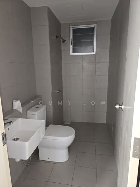 Kondominium untuk Dijual di Lakefront Homes - Tommy Low - Bathroom - PropertyGuru.com.my
