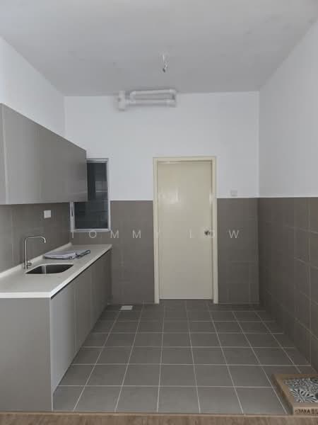 Kondominium untuk Dijual di Lakefront Homes - Tommy Low - Kitchen - PropertyGuru.com.my