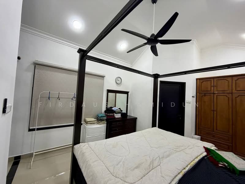 Bungalow for Sale in Bandar Tun Razak (Cheras) - Firdaus Hamidun - Bedroom - PropertyGuru.com.my